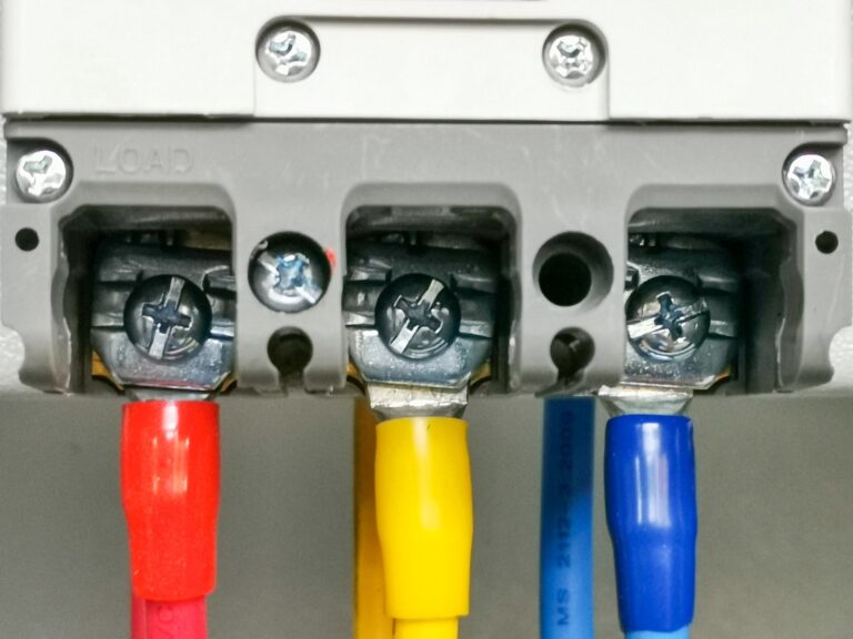 Jak rozwiązać problem z przeciążeniem instalacji elektrycznej?