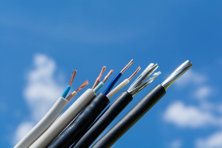 Jak wybrać odpowiednie przewody i kable do instalacji elektrycznej