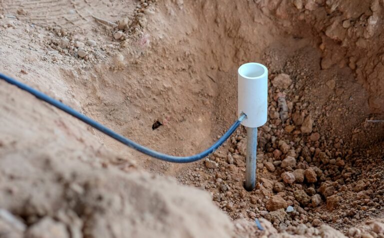 Praktyczny przewodnik po instalacji listew uziemiających w budownictwie