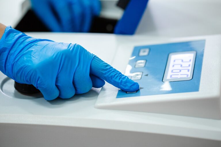 Jak naprawić awarię w systemie kontroli pH w procesach przemysłowych?