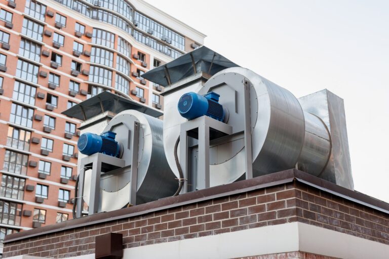 Jak wybrać i zainstalować rekuperator ścienny w domu jednorodzinnym