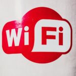 Co powoduje słaby odbiór internetu mimo nowego routera?