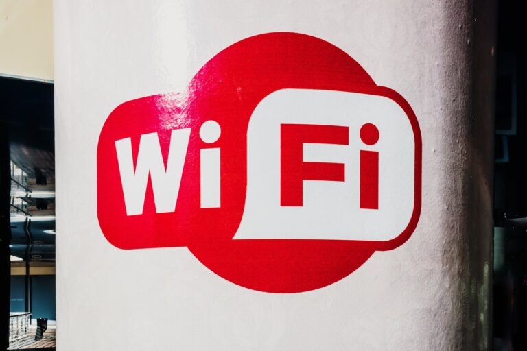 Co powoduje słaby odbiór internetu mimo nowego routera?