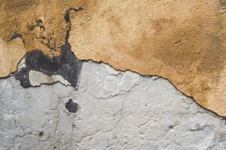 Co powoduje wilgoć na ścianach mimo sprawnej wentylacji?