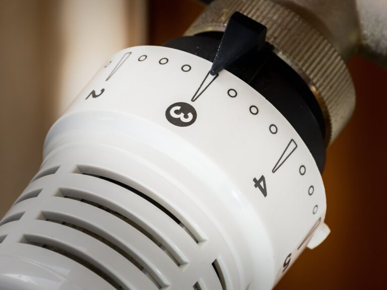 Co zrobić gdy termostat pokojowy pokazuje błędną temperaturę?