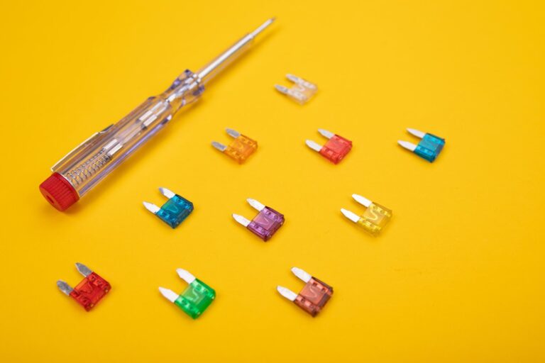 Jak wybrać odpowiednie wkładki bezpiecznikowe NH2 dla instalacji elektrycznych