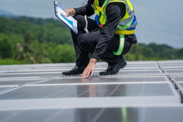 Diagnostyka i naprawa systemu solarnego przy spadku wydajności