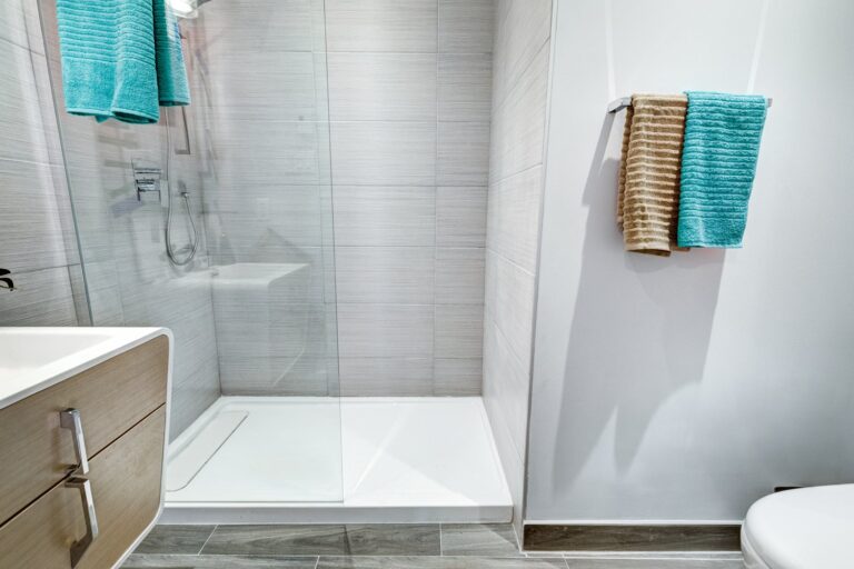 Jak wybrać idealny brodzik prysznicowy do Twojej łazienki