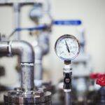 Dlaczego ciśnienie w instalacji wodnej spada w nocy?